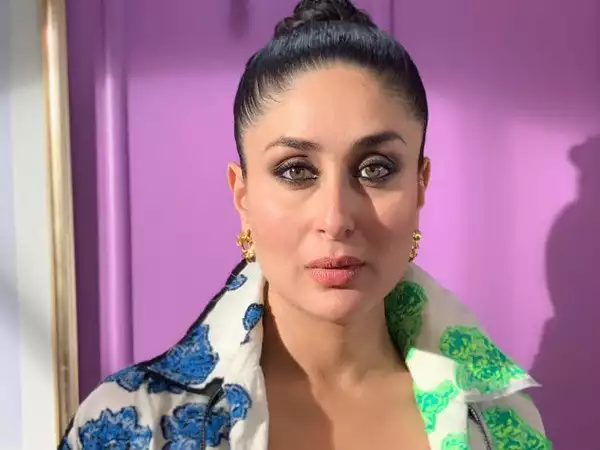 Video: Kareena Kapoor under fire for ignoring fans on flight