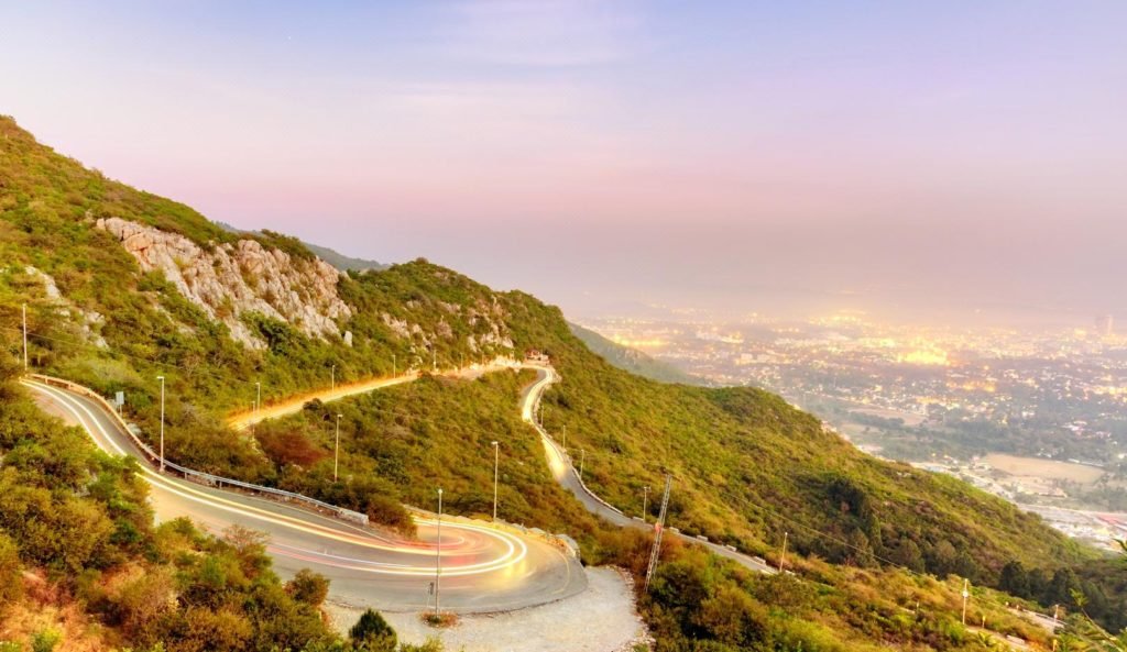 Army assisting admin in Margalla Hills fire-fighting