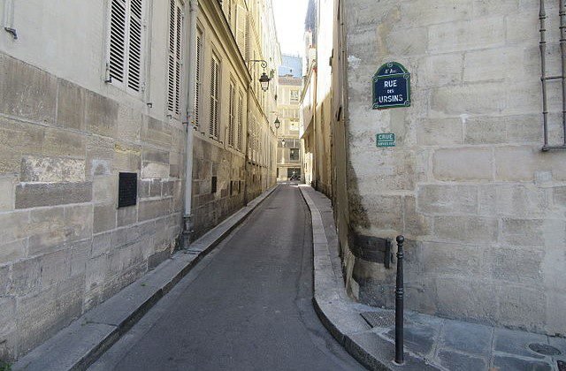 5 haunted places in Paris including Eiffel Tower