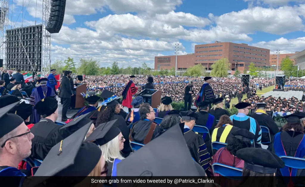 US Billionaire surprises 2,500 students with $1,000 cash each at graduation ceremony