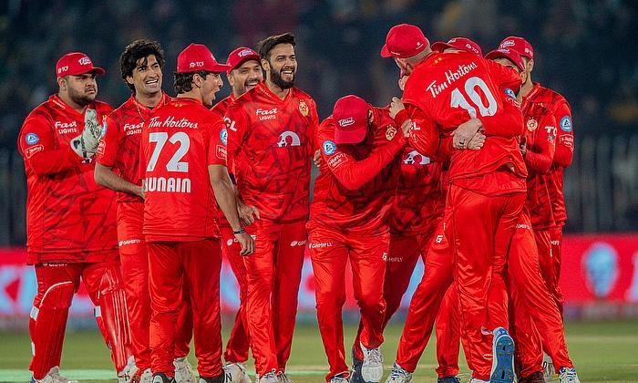 Islamabad United dim Karachi Kings' hopes for PSL 9 playoffs