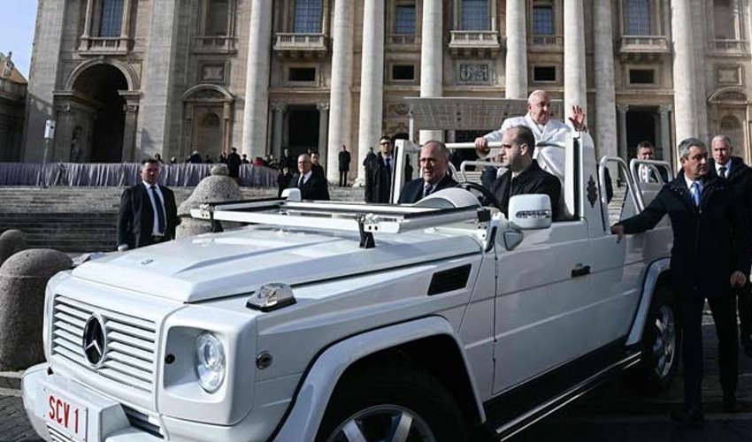 Mercedes-Benz gifts Pope Francis new electric popemobile