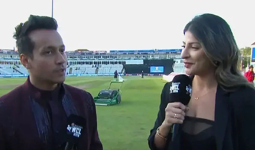 WCL owner stuns presenter with surprise proposal on live broadcast